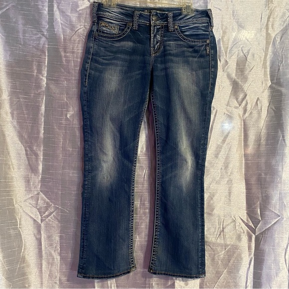 Silver Jeans Suki, boot cut,midrise, distressed 31” waist 27” inseam  8 1/2”rise - Picture 12 of 13